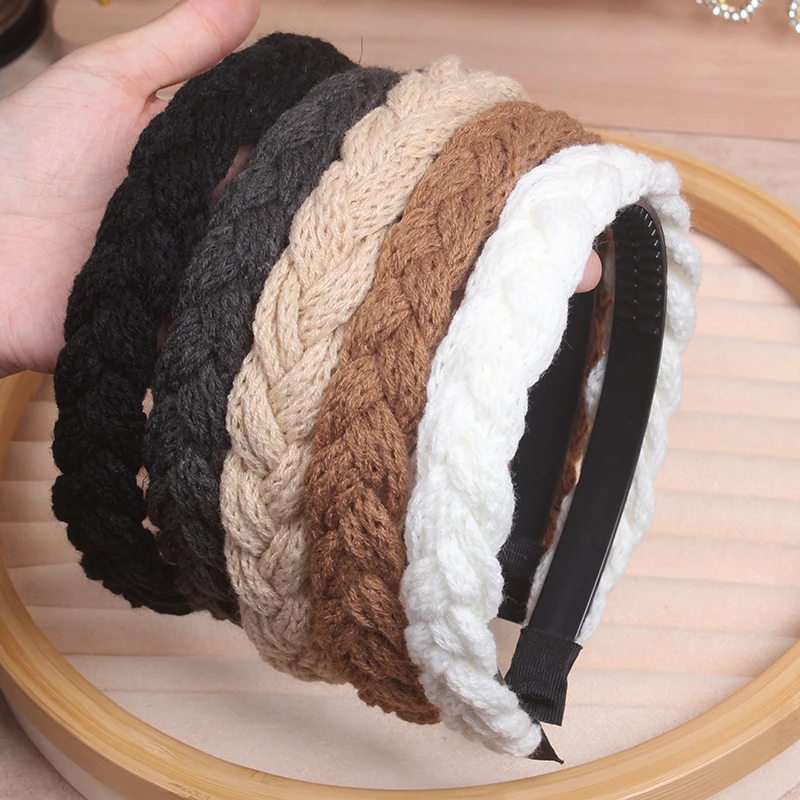 

2pcs Retro Weaving Plush Head Hoop Women Face Wash Hairhoop Headwear Autumn And Winter Solid Color Wool Braided Hair Accessories