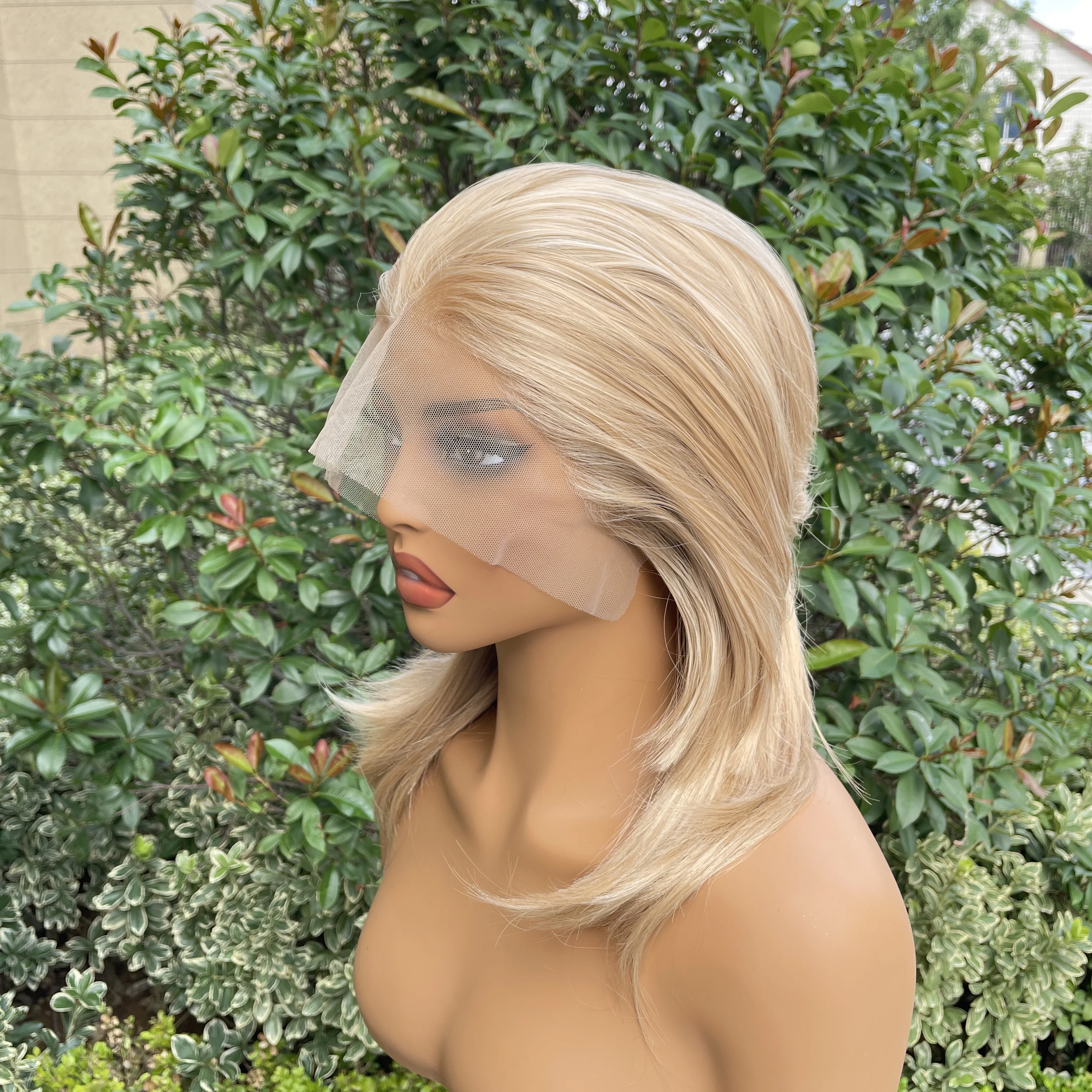 Parrucca cosplay triglia corta alla spalla per le donne Parrucca bionda mista riccia 13X4 parrucca anteriore in pizzo sintetico mezza mano legata senza colla 150%