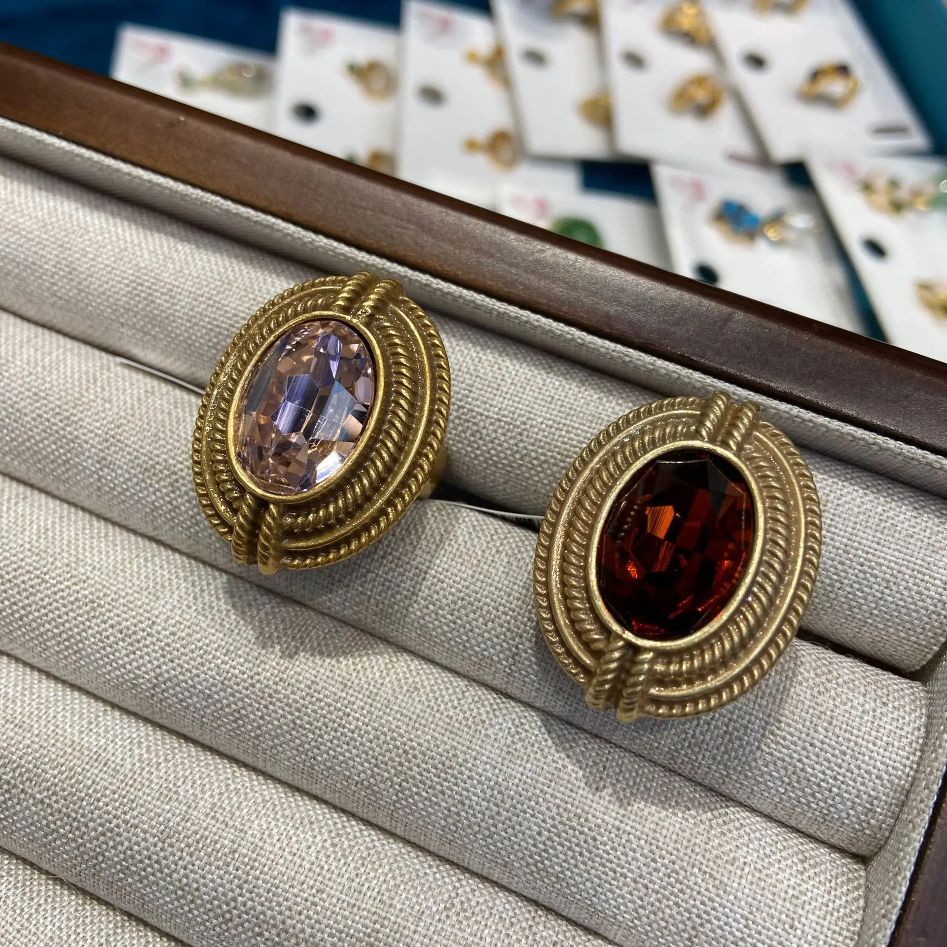 

Универсальное нишевое кольцо для влюбленных в стиле Хепберн с овальным камнем для женщин, винтажное овальное открытое кольцо с розовым драгоценным камнем, элегантное ювелирное изделие, подарок на вечеринку