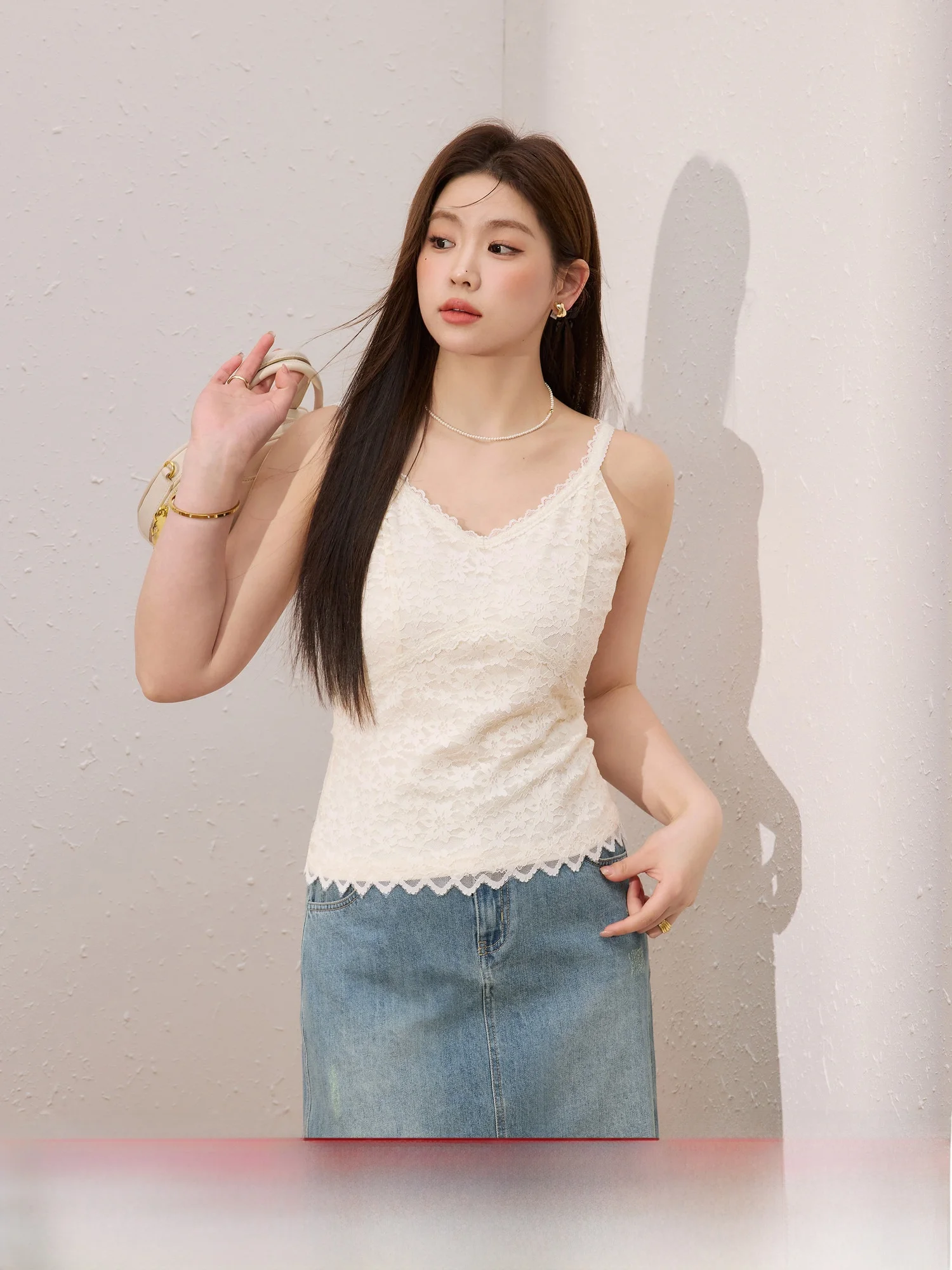 

Женская утягивающая нежная кружевная жилетка больших размеров Blue Language, летняя мода, универсальная майка V-Ne больших размеров