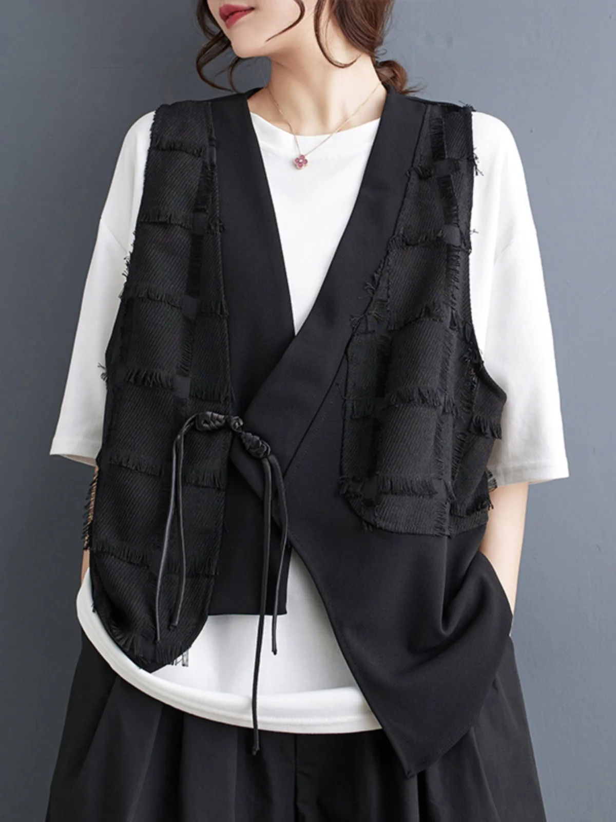 2025年夏 プラスサイズ カジュアル 多用途 レイヤリングベスト ジャケット レトロ ナショナル スタイル デザインセンス 高級感 マッチング アウターウェア