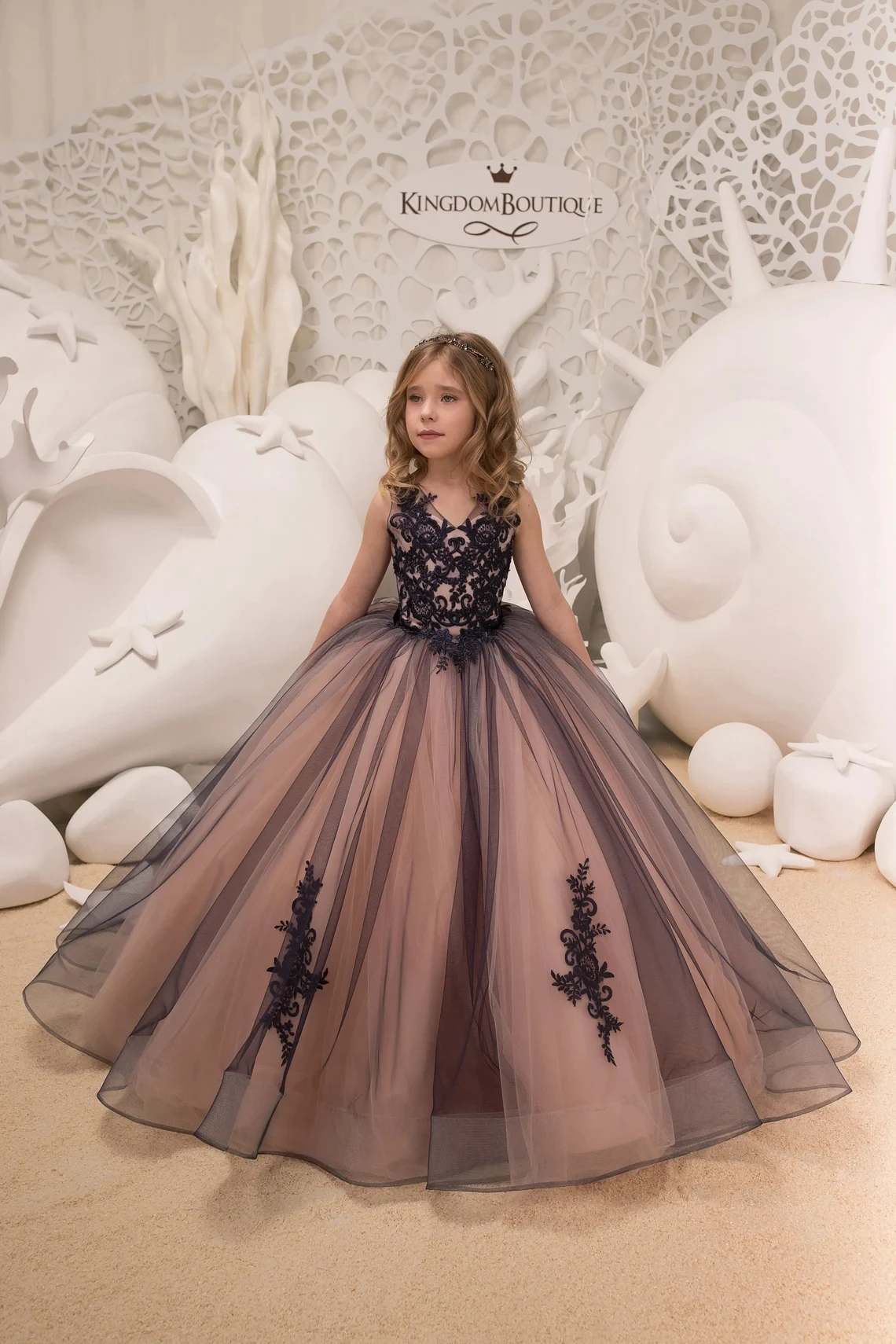 BABYONLINE Girl Dress prima comunione per la cerimonia Party Blackpink Sleevelss Ball Gown Tulle Appqulies scollo a V Brithday Gift Kids