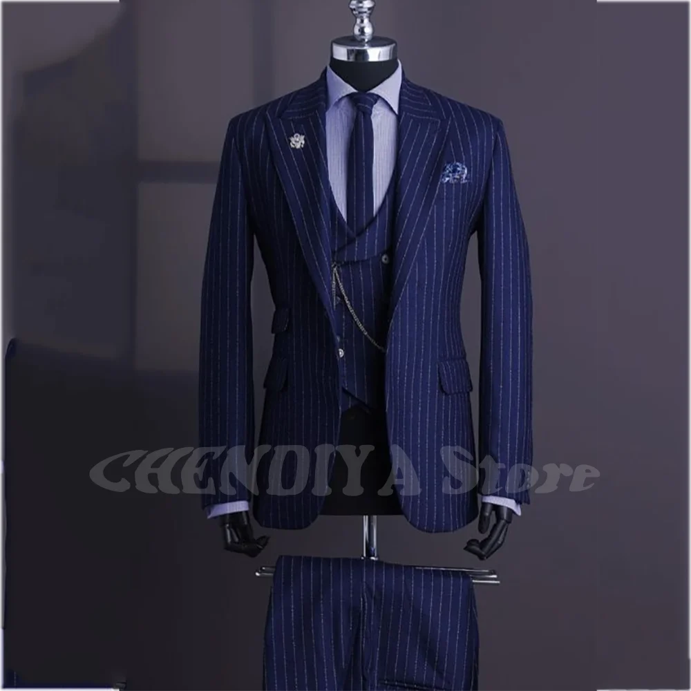 

Полосатый костюм на заказ для мужчин с остроконечными лацканами спереди на плоской подошве, деловой повседневный мужской костюм из трех предметов (куртка + брюки + жилет), свадебный комплект