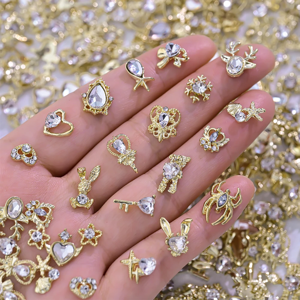 30 Stück gemischte Nagelanhänger aus Goldlegierung mit klaren Strasssteinen, Herz, Hase, Hirsch, Nagelkunst-Dekorationen für Frauen, tägliches Maniküre-Zubehör