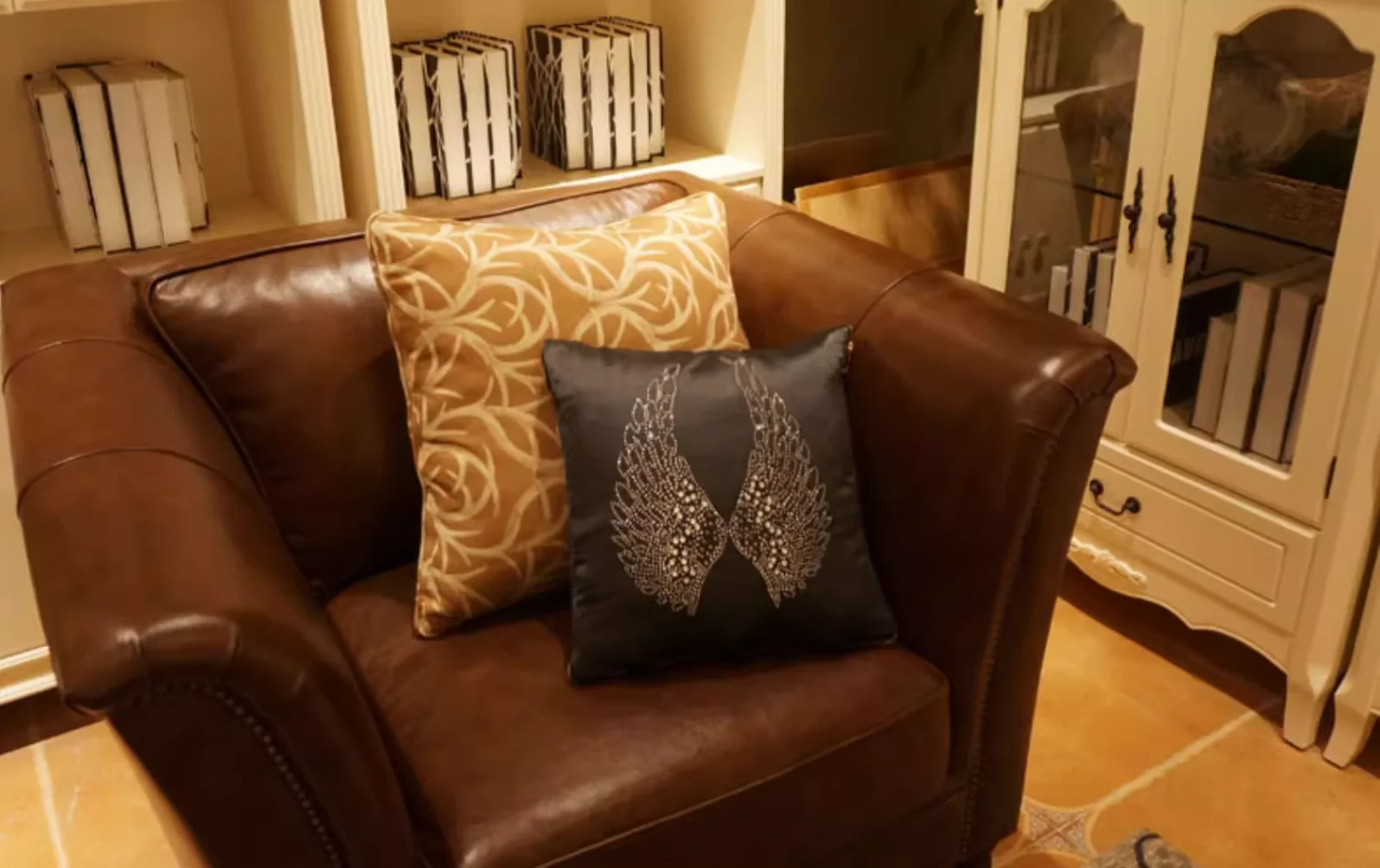 Luxury wings European high-end flat velvet hot pressed diamond colored sofa pillow American beige home cushion