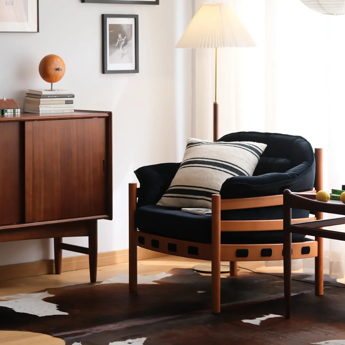 Small apartment medieval sofa chair retro light luxury home living room single leisure chair Danish solid wood sofa