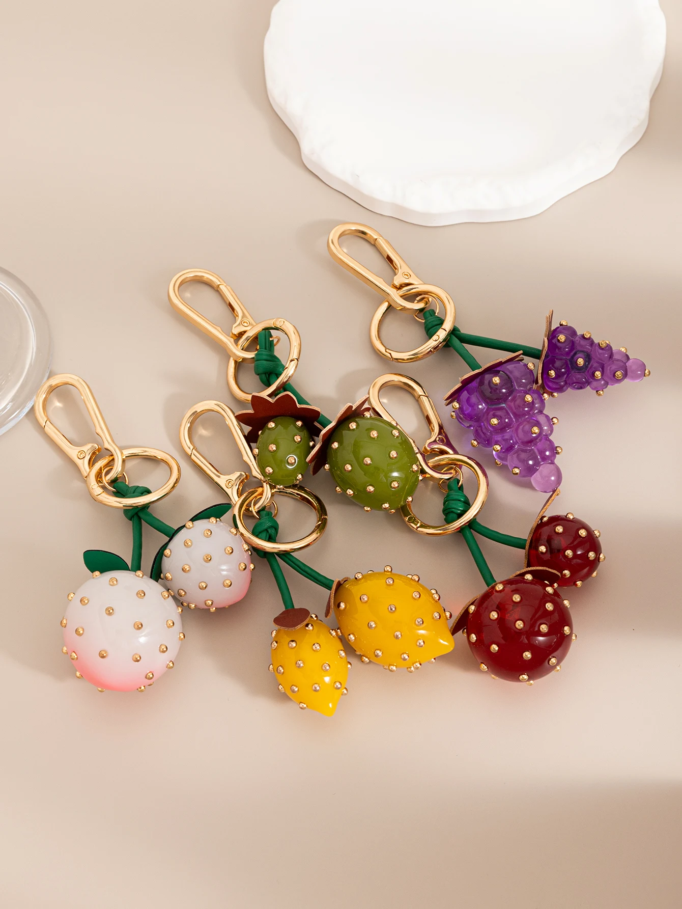 Niedlicher, frischer, modischer und vielseitiger neuer DIY-Taschenanhänger, Schlüsselanhänger, Schmuck in den Farben Oliven, Trauben und Pfirsich – Detail 1