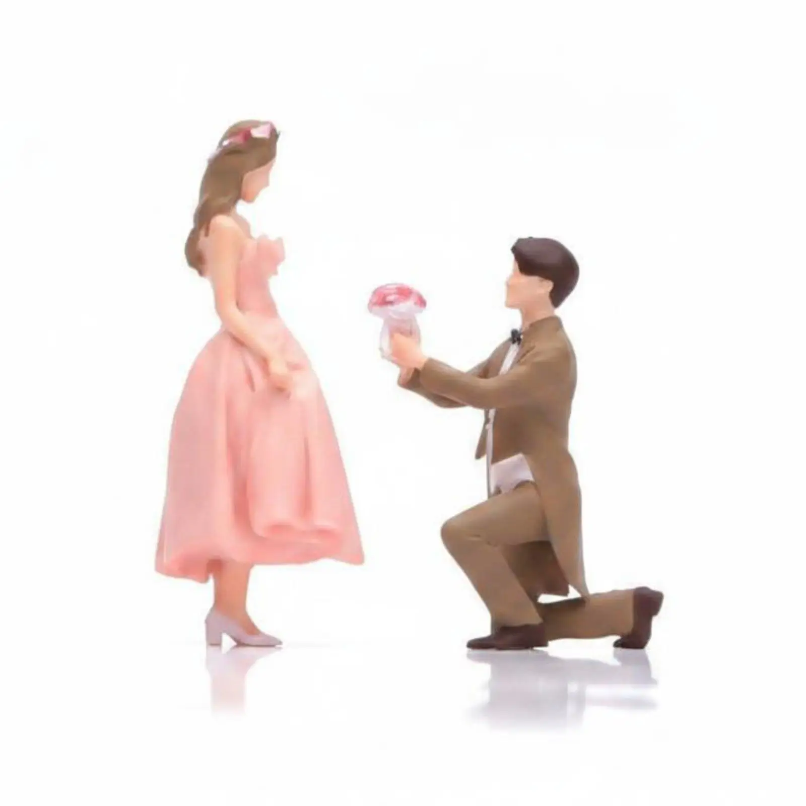 Elegant Decoration Miniature Scene Figure 1 64 Scale Decorative Figure Resin Ornament for Town Parks and Miniature Photography
