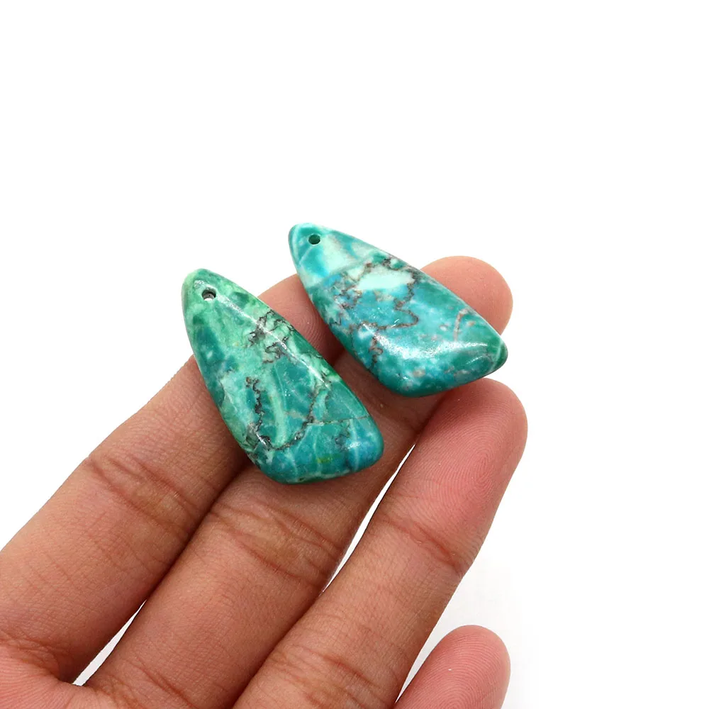 

Маленький натуральный разноцветный полированный кулон из императорского камня треугольной геометрической формы с одним отверстием, материал для самостоятельного изготовления ожерелий и украшений