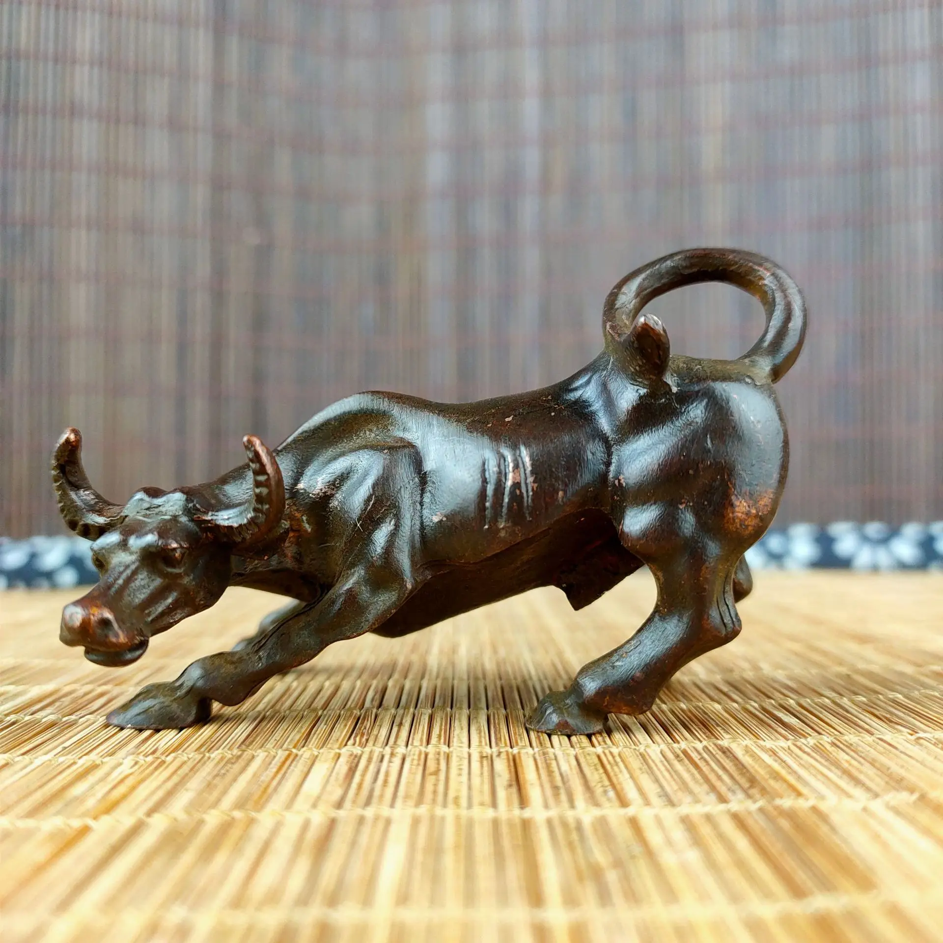 

Sculpture animal statue old retro zodiac cultural and play zodiac cow Wall Street cow study decoration tea pet desktop