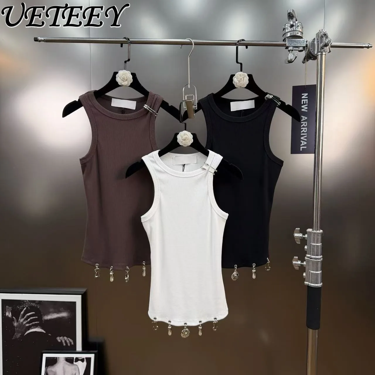 

Сплошной цвет, нишевый дизайн, жилет с металлическим декором для женщин, универсальный облегающий спортивный стиль, топы на бретельках без рукавов