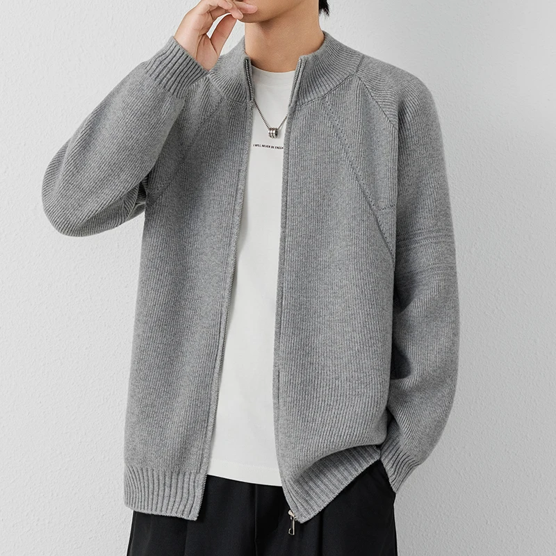 Giacca cardigan lavorata a maglia con colletto rialzato per uomo Giacca casual allentata di marca alla moda primaverile e autunnale Maglione autunnale di fascia alta