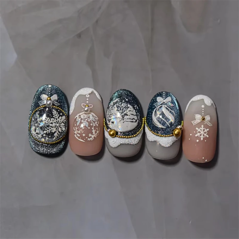 1pcs 브론 징 크리스마스 네일 스티커 귀여운 골드 화이트 눈덩이 접착제 네일 아트 스티커 레이저 손톱 장식 부품 데칼 DIY