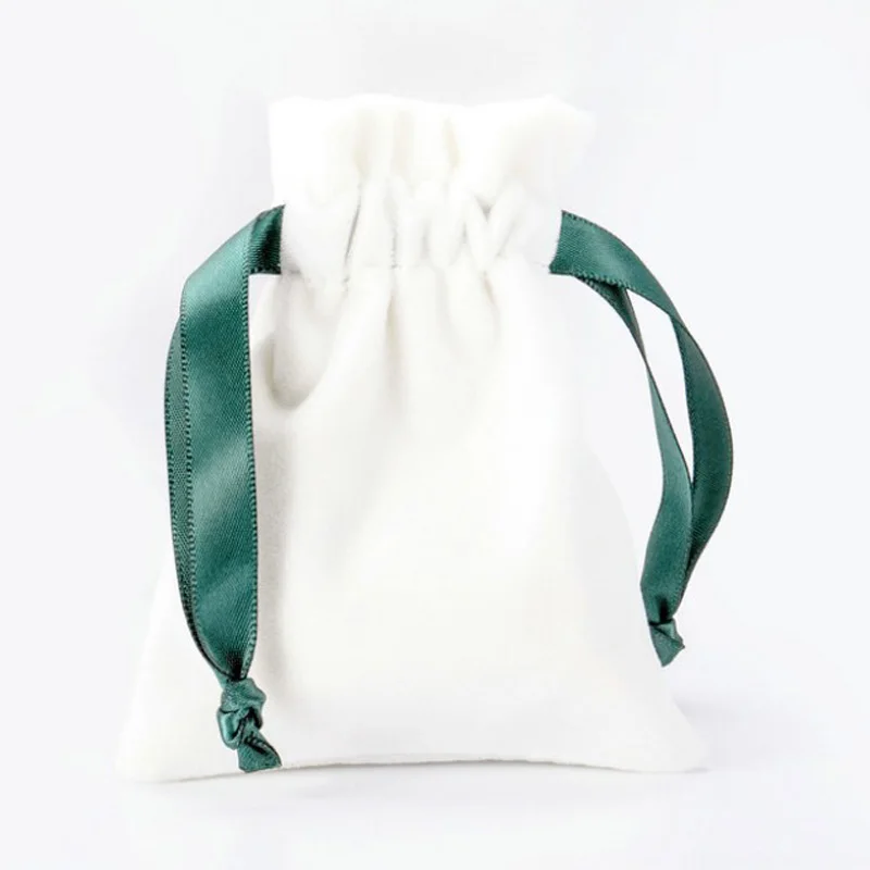 White Velvet Gift Bags with Gold Rope Logo 3x4in 4x6in 5x7in Drawstring Pouches for Eyelashes Makeup Jewelry Packaging Dust Sack