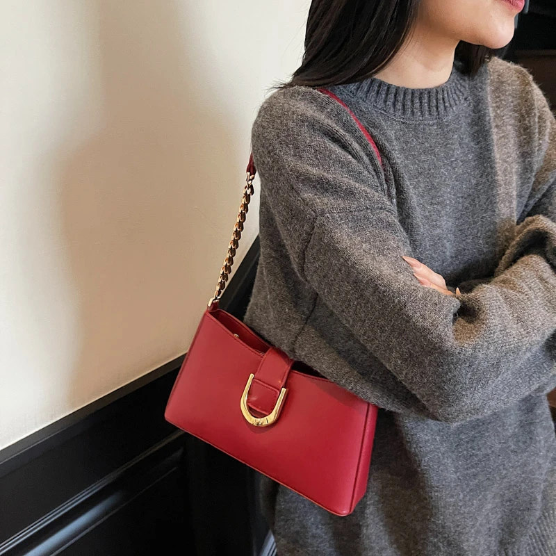 

Elegant Women Luxury Leather Designer Fashion Tote Bag High End Shoulder Handbag For Modern Urban Fashion Lifestyle