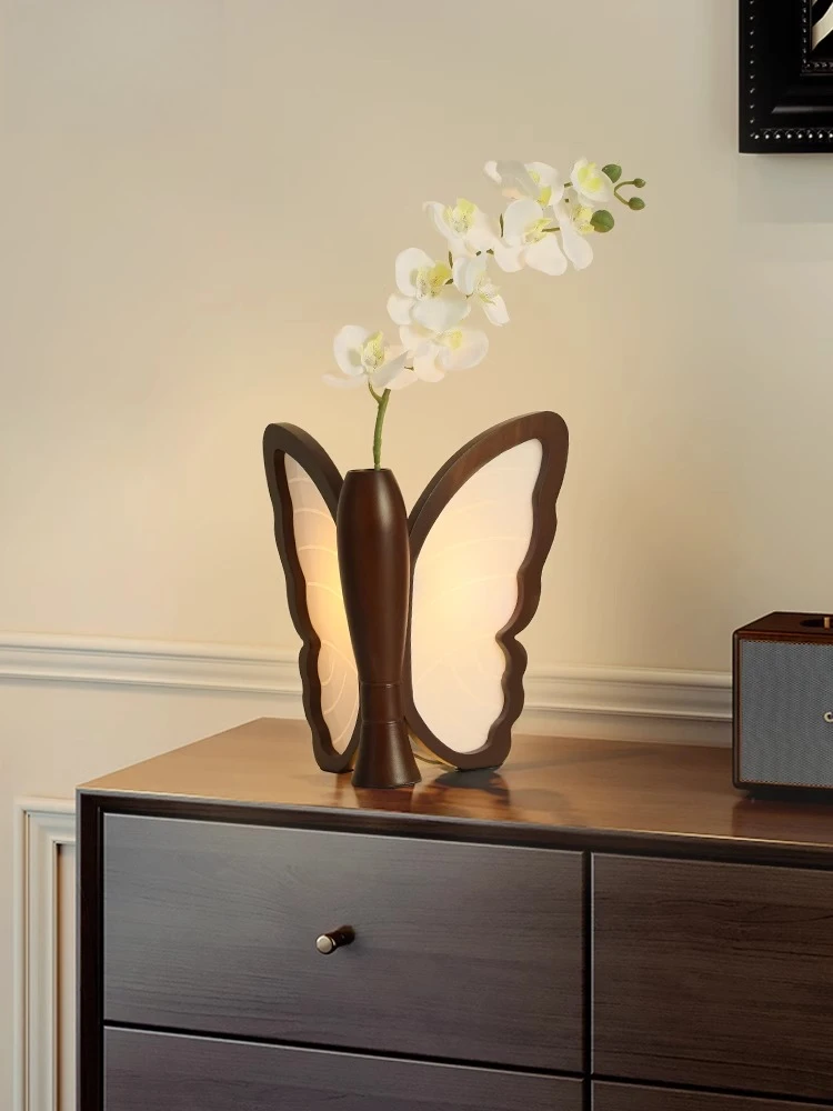 Light color, French medieval butterfly decorative table lamp, silent wind