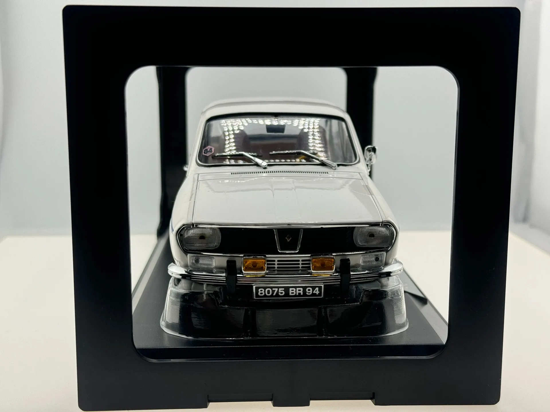 عيوب دييكاست نوريف 1/18 مقياس رينو 12 سبيكة سيارة نموذج تحصيل لعبة هدية تذكارية عرض حلية