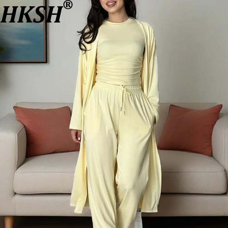 

HKSH Весенне-Осенний новый женский комплект из трех предметов, футболка с круглым вырезом и коротким рукавом, однотонное длинное пальто, повседневные брюки, элегантный прилив HK12203