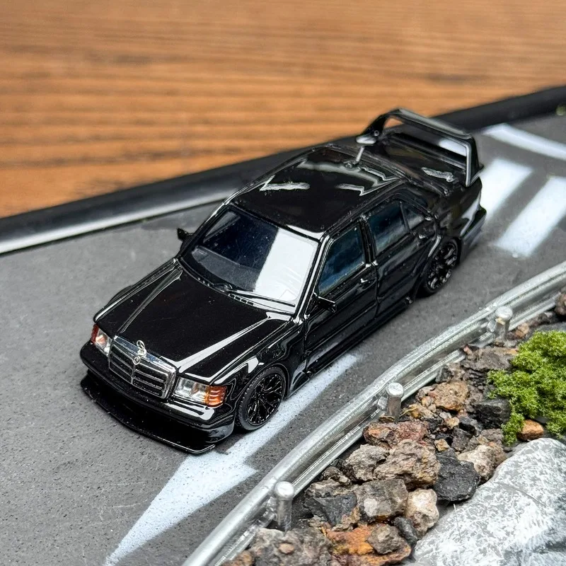 

HKM 1:64 190E W201 2.5-16 Evo II Restmod simulated alloy car model, boy toy, child gift, adult collectible ornament.