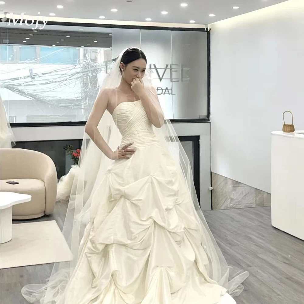 

Mojy 2025 Modern Mermaid Wedding Dress Sleeveless Strapless Korea Photoshoot Pleat Bride Gowns 웨딩드레스 Soft Satin Garden Cust