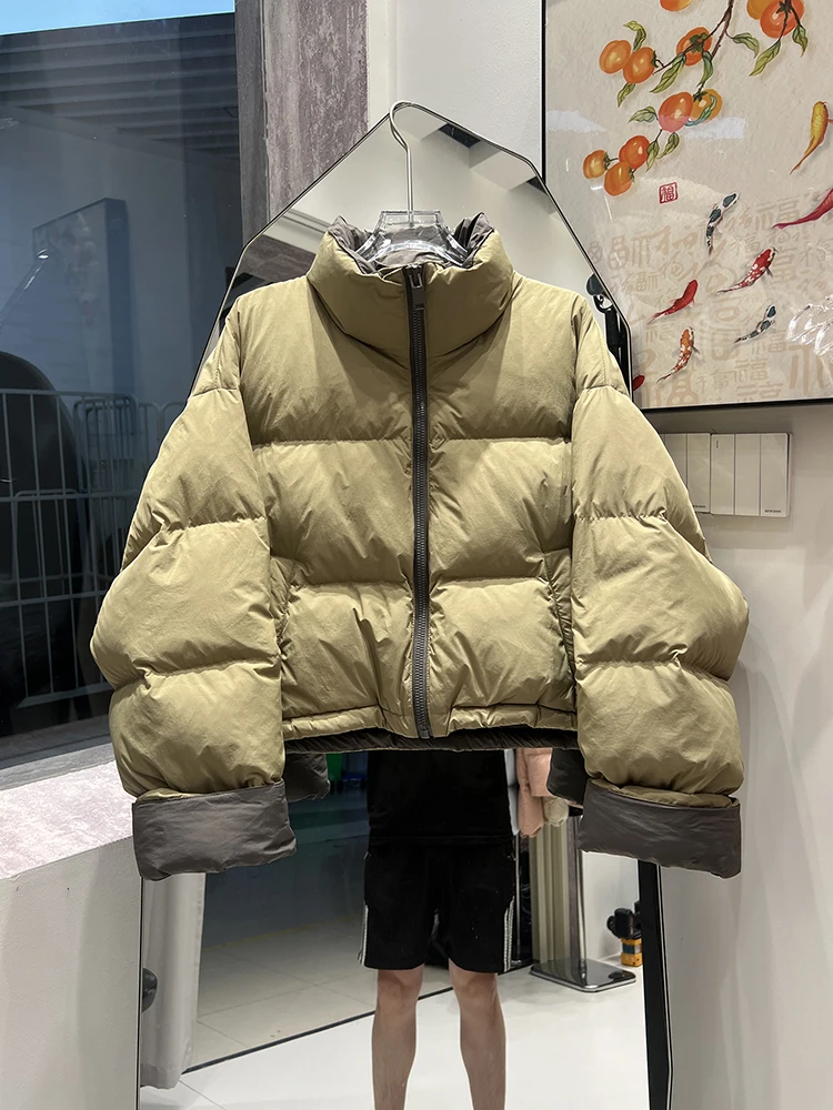 2025 Nuovo piumino corto invernale da donna edizione coreana moda colletto rialzato giacca da pane spessa allentata in colore a contrasto