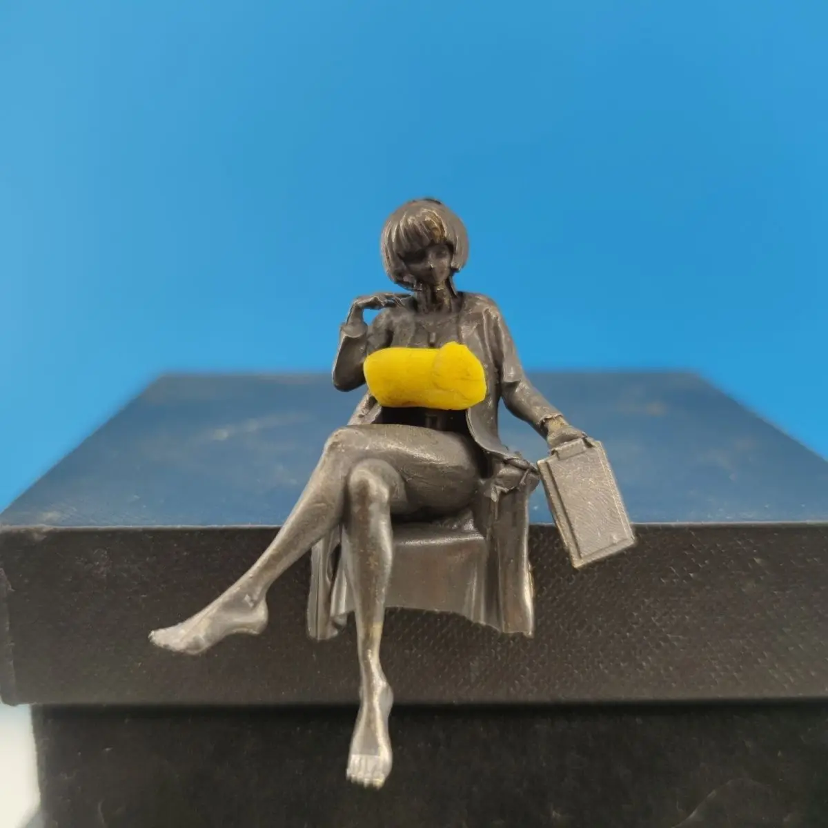 

6cm Antique Brass Female Doctor Sculpture Sitting Pose Lab Coat & Medical Bag, Vintage Office Desk Decor Collectible Gift