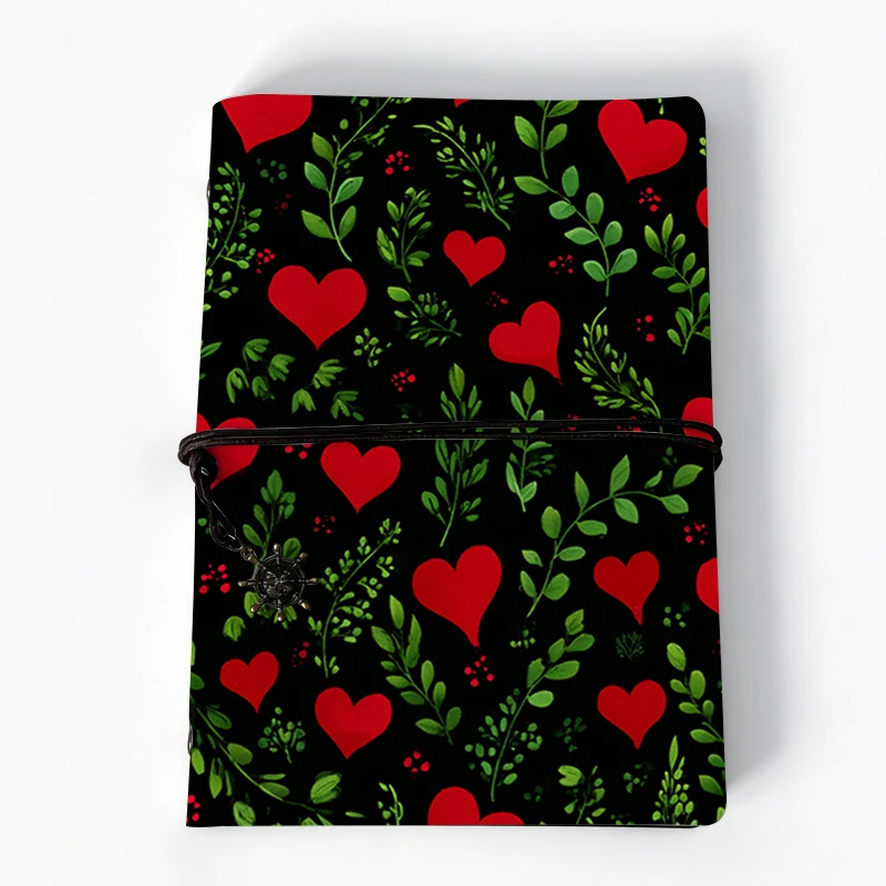 

Блокнот формата А5 из искусственной кожи в морском стиле - с подвеской в виде колеса, идеальный подарок для деловых встреч и подарков, обложка с красными сердечками и зелеными элементами.