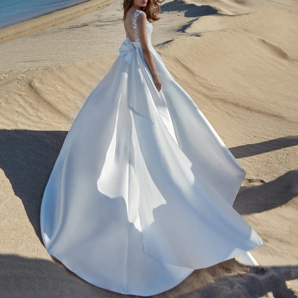 Classic V-Neck Cap Sleeves Wedding Dress Applique A-Line Satin Floor Length Bridal with Bow Open Back Sweep Train Gowns Robe