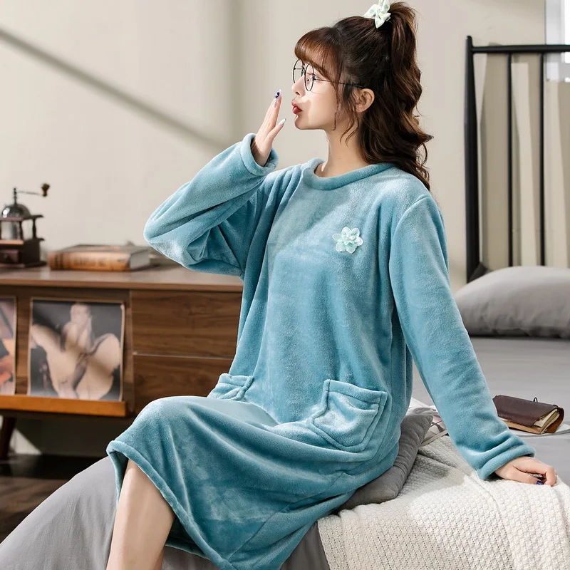 Flannel Nightgown for Women Winter Thick Warm Long Sleeve Lounge Wear Midi Simple Pockets Vintage Chic Nightdress Casual Ladies