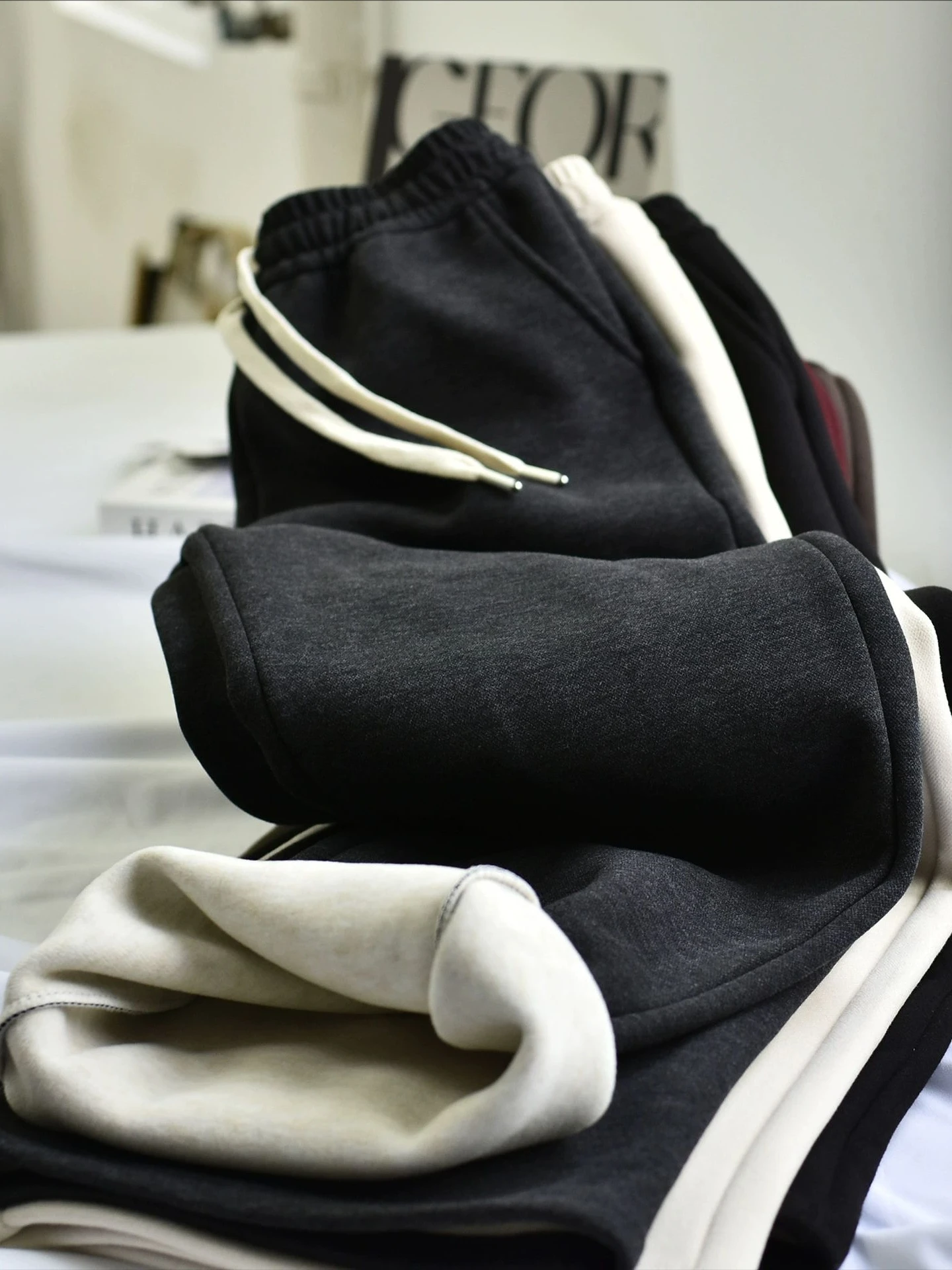 Casual Thicken Fleece-Lined Sweatpants Women Loose High Waisted Versatile Warm Female Pants 2025 Winter New Lady Sports Trousers