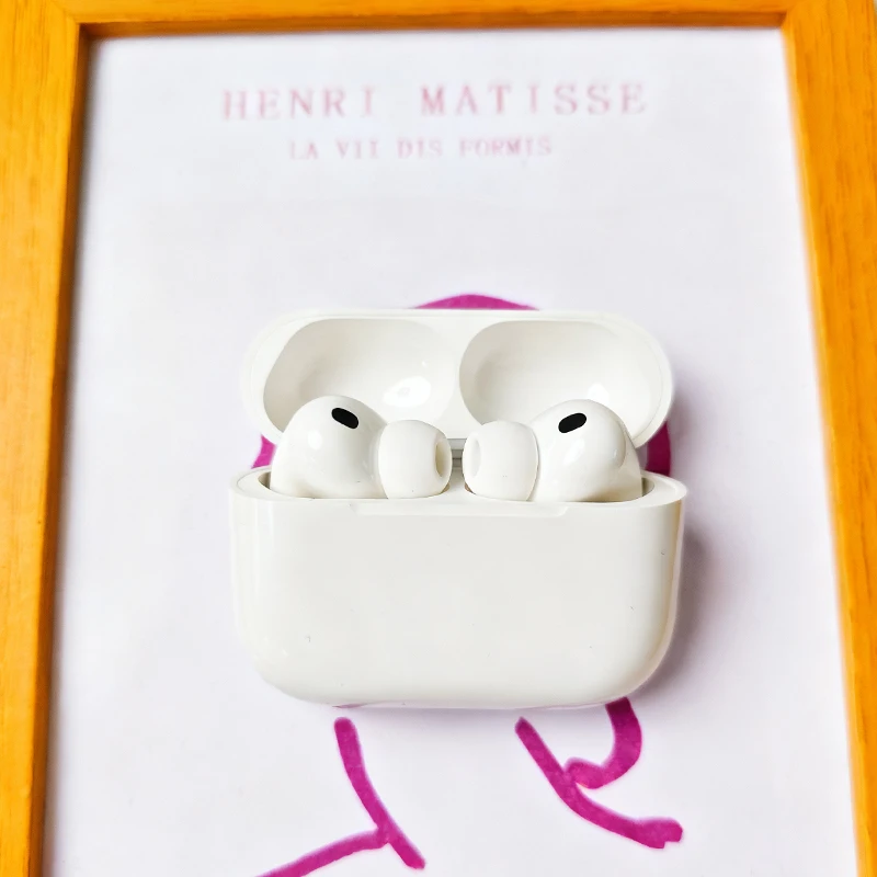 A8 headphones - Physical noise reduction - 360° surround sound - Long-wear without discomfort Compatible with Apple and Android