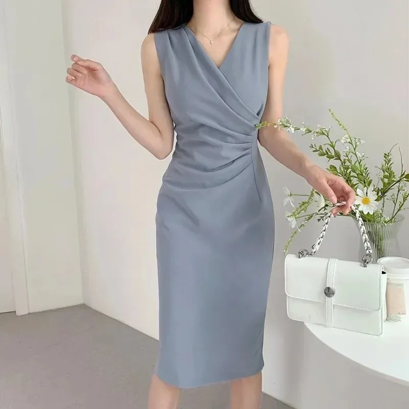 

2025 Summer Niche Cross V-neck Pleats Waist Thin Sleeveless Hip-wrapped Dress Women