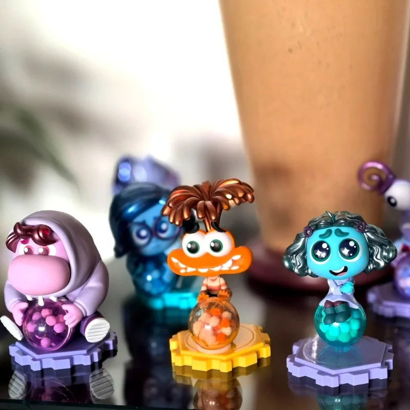 Nuovi giocattoli caldi Disney Pixar Inside Out 2 Joy Sadness Anger Disgust Cosbi Figurine da collezione Mini bambola Compleanno Regali di Natale