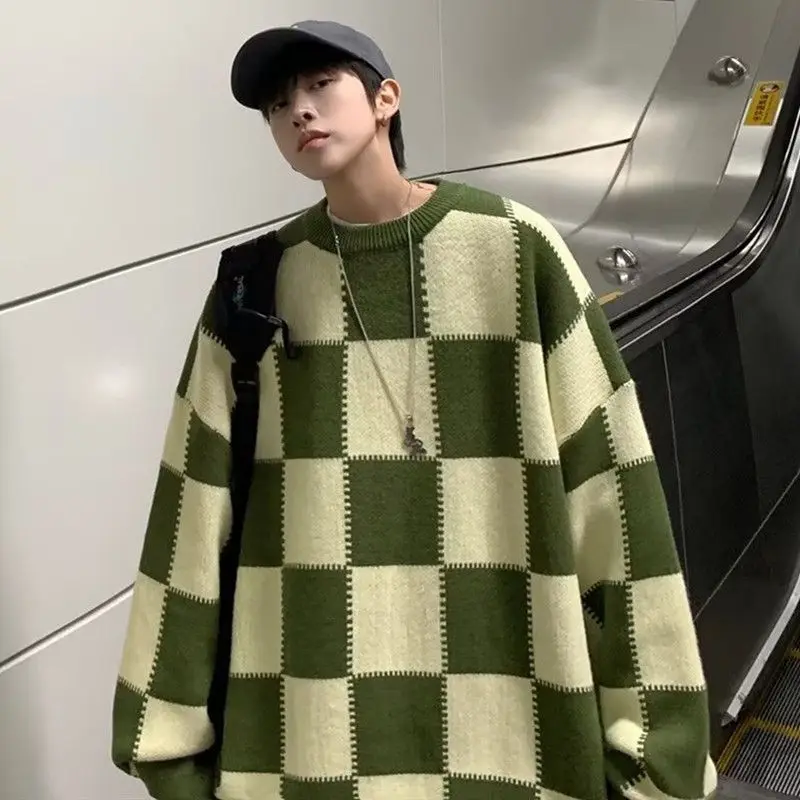 

Winter Personality Street Retro Sweater Men Contrasting Color Checkerboard Round Neck Sweater Retro Loose Y2K Lazy Style Sweater