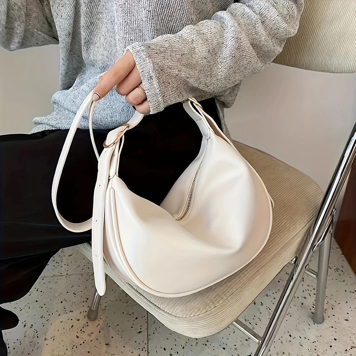 High feeling small bag women\'s bag 2024 new fashion casual one-shoulder messenger bag crescent with dumplings