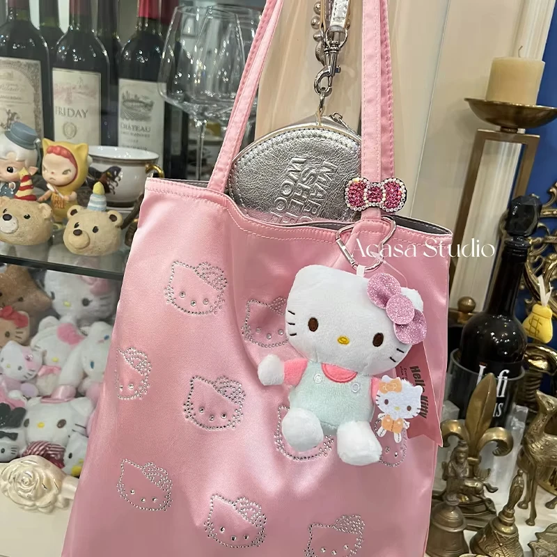 漫画ハローキティクマ抱きシリーズぬいぐるみかわいいフィギュア人形おもちゃ愛キーホルダーバッグアクセサリー女の子フェスティバルギフト