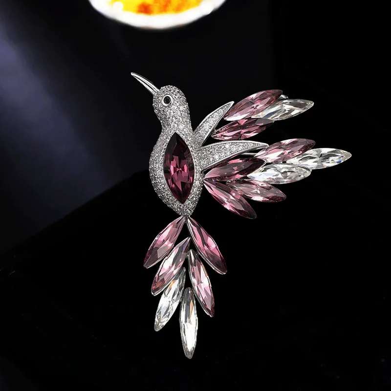 Broche de pássaro de cristal elegante, de grandes e sofisticados, com senso de design de nicho, um acessório de casaco requintado e moderno