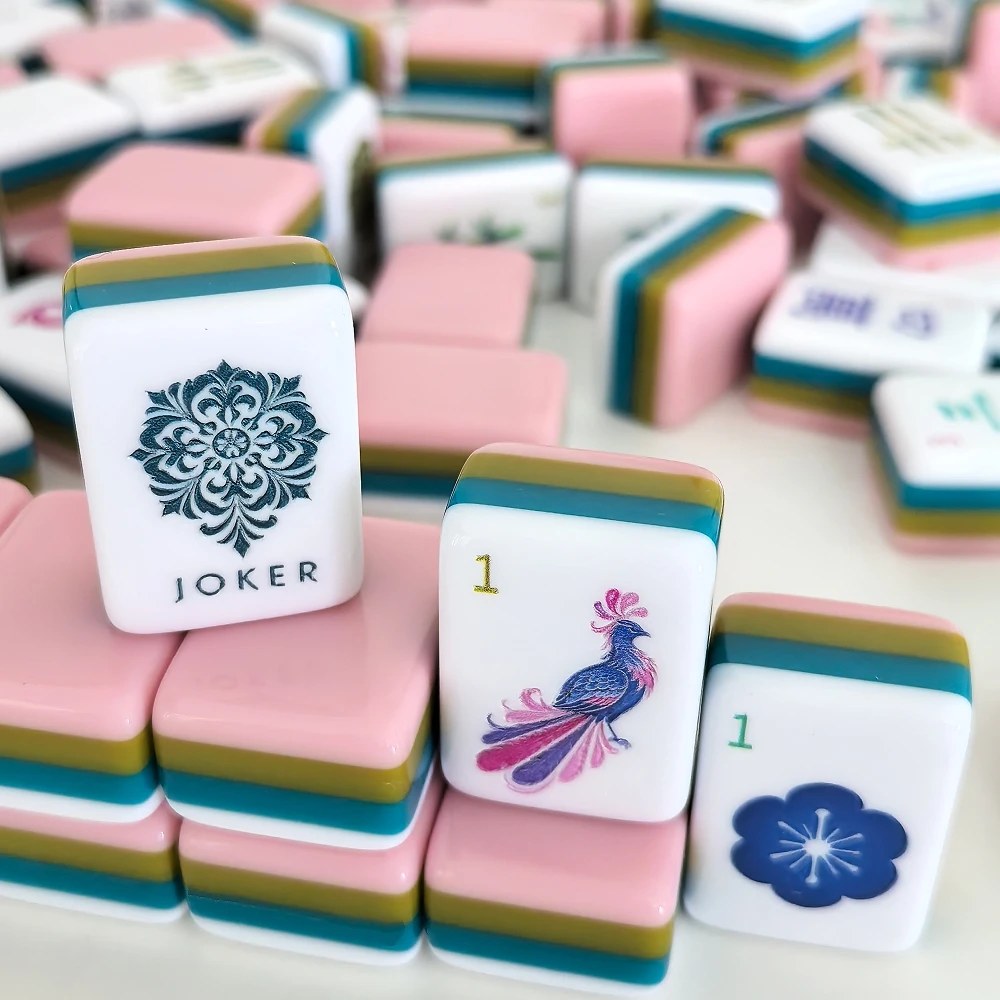 New Trending 4-Layer Acrylic Luxury Travel Mahjong Tiles Engraved American Mahjong Set Pink Portable Mah Jongg Gifts Board Games