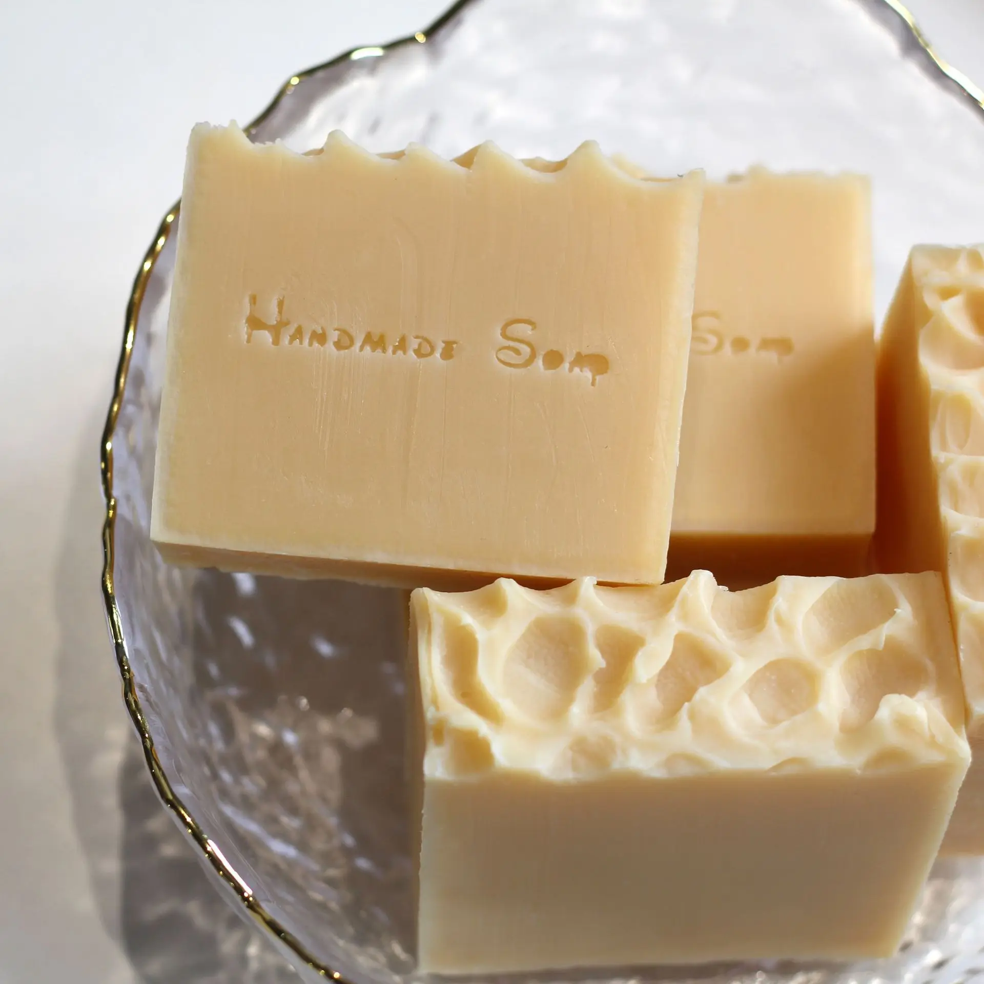 

100% Natural Honey Milk Handmade Cold Process Handmade Soap Cleansing Bath Wholesale Handmade Soap