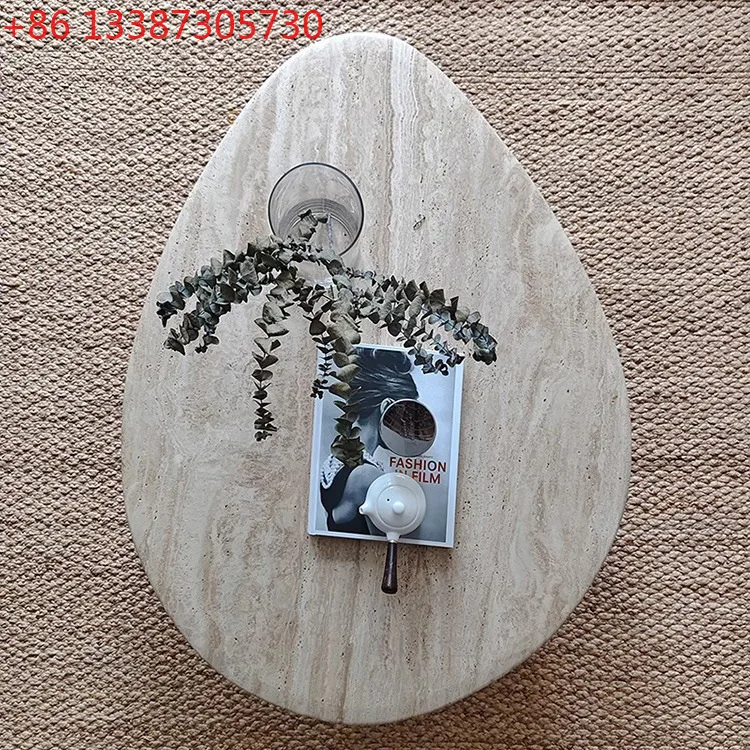 

Гостиная в стиле ваби-саби с элементами легкой роскоши, журнальный столик из натурального травертина, мраморный журнальный столик.