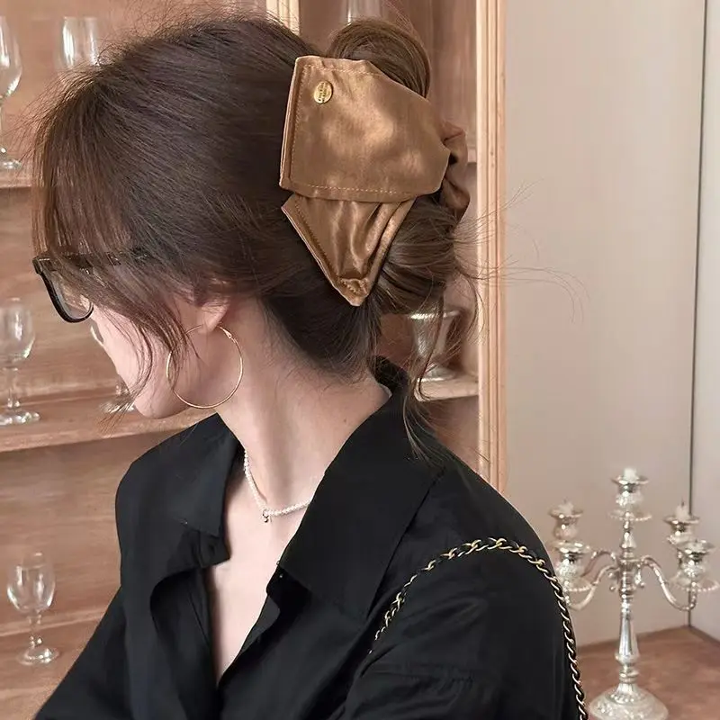 

Sweet fabric small floral hairpin for women 2025 new high-end shark clip headwear at the back of the head