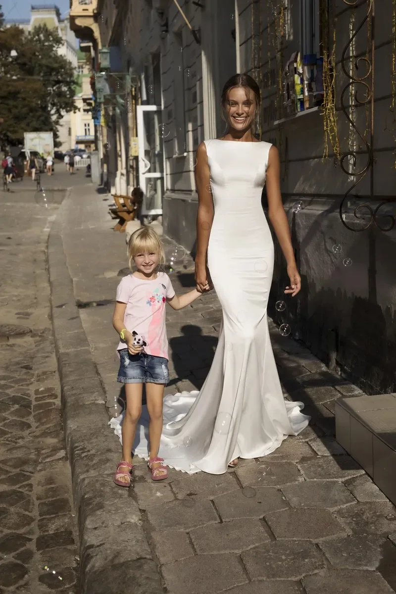 ชุดแต่งงานทรงเมอร์เมด คอทรงเรือ แขนกุด ผ้าซาติน ชุดเจ้าสาวสั่งตัด แบบเปิดหลัง ชายกระโปรงยาวลากพื้น ชุดแต่งงานแบบ Robe De Mariee