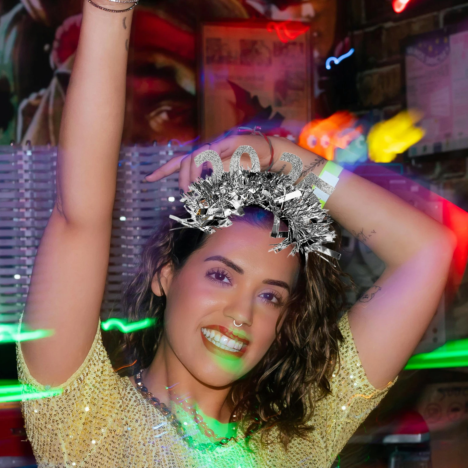 

2pcs 2025 Happy New Year Tiara Gold Silver Adjustable Sparkle Bridal Party Birthday Prom Event Accessories 2025 Photo Booth