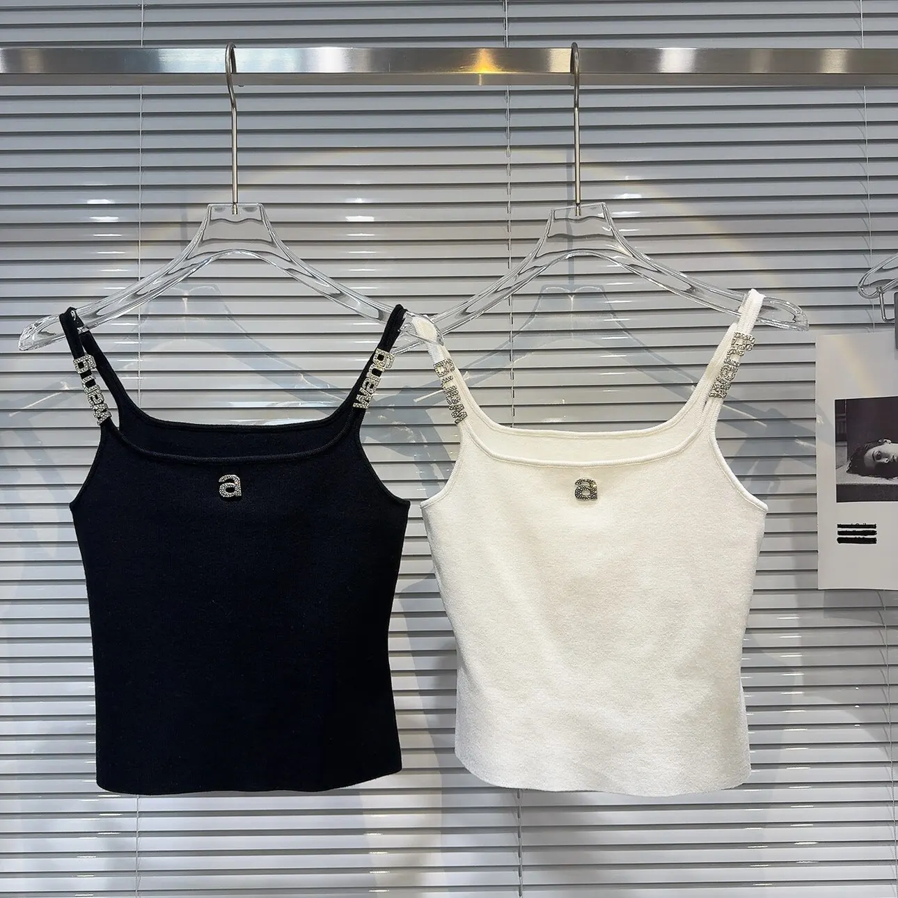 

Spring Autumn Fashion Metal Letters Knitted Vest Top Female Sleeveless Rhinestone Shoulder Strap Slim Camisole Top Women