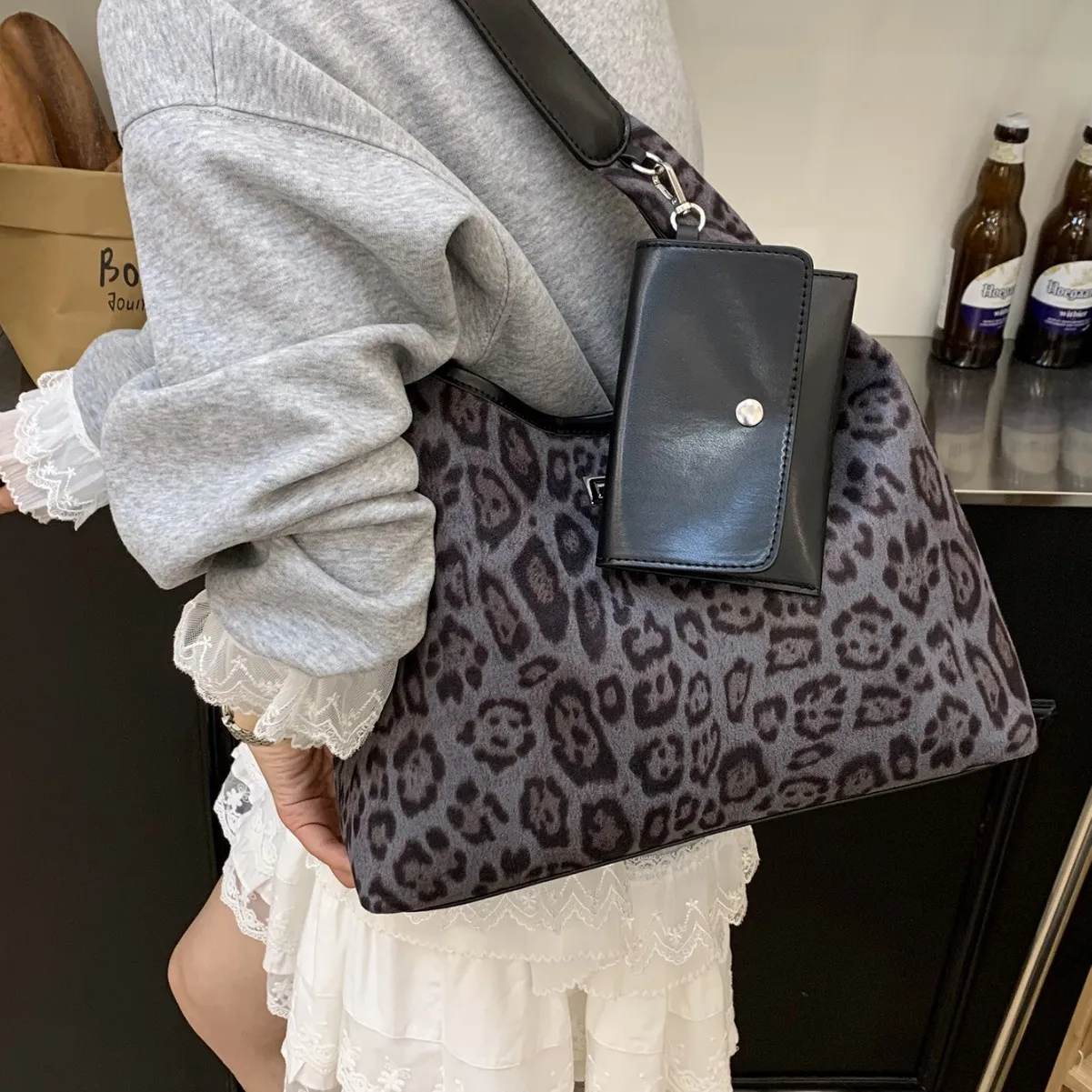 2025-nova-bolsa-de-ombro-retro-com-estampa-de-leopardo-de-grande-capacidade-nas-axilas