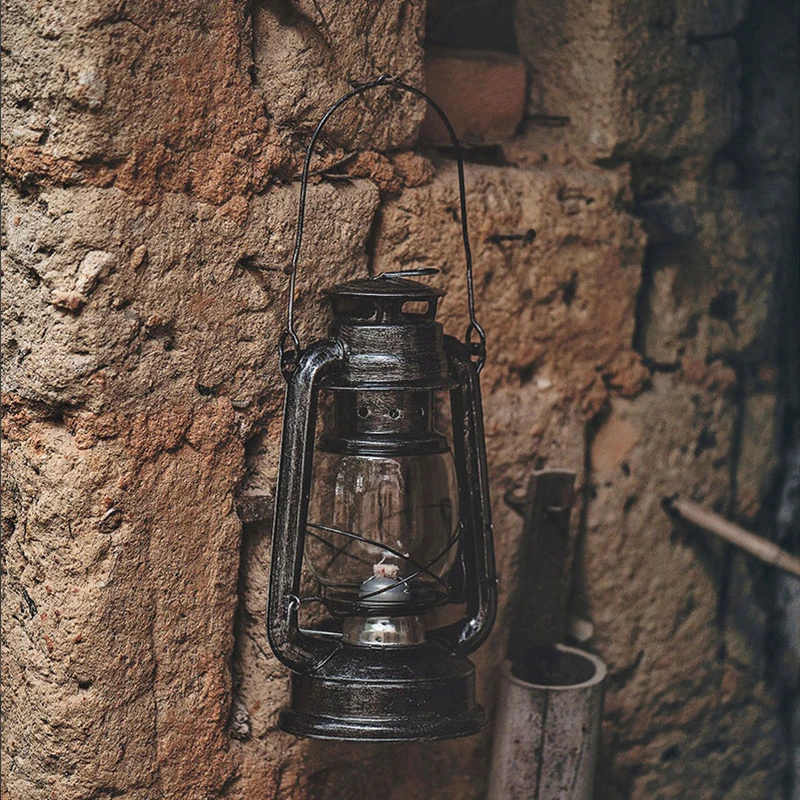 Retro Iron Kerosene Lamp with Wick Vintage Photography Props Home Decoration for Coffee Shop Figurines Miniatures Kerosene Lamp