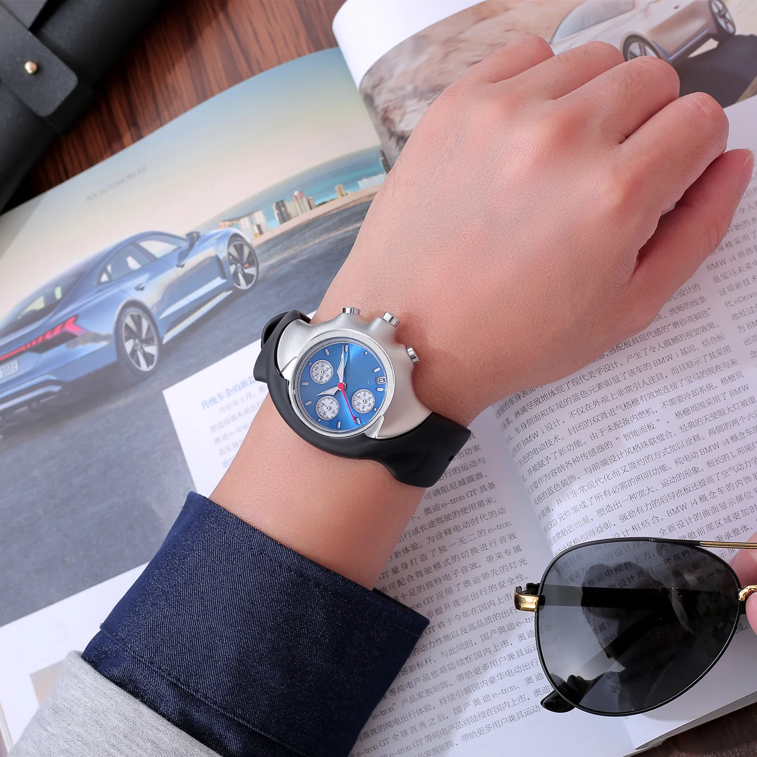 Orologio da ragazzo y2k dalla forma speciale Orologio da polso al quarzo da uomo alla moda con tre occhi europei e americani per ragazzi, regalo di nicchia