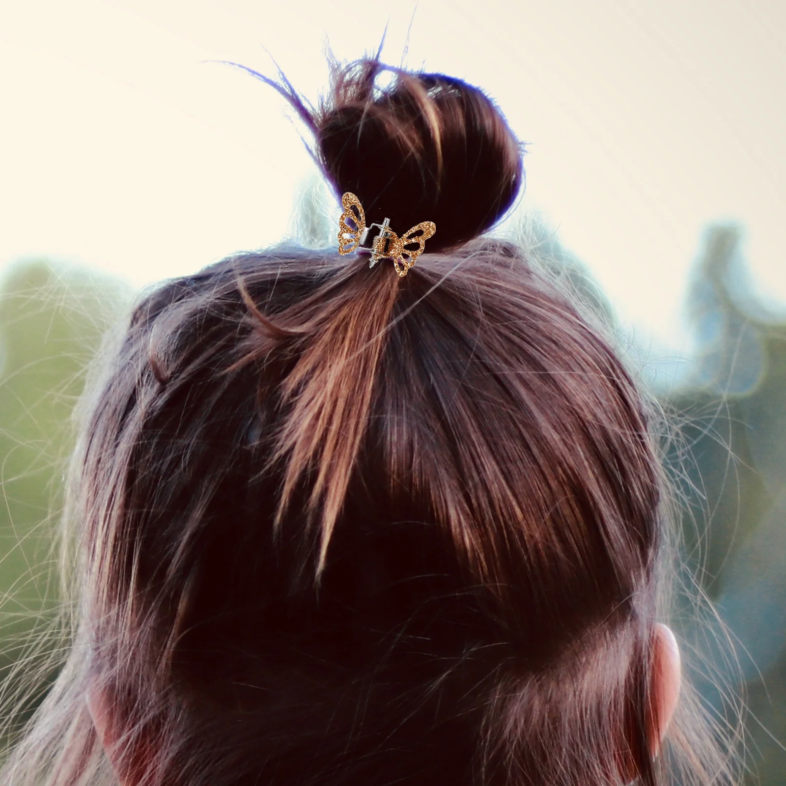 

24 шт., заколки для волос с маленькими бабочками для девочек, декор для вечеринки, блестящий дизайн, сильные когти, блестящий аксессуар для прически