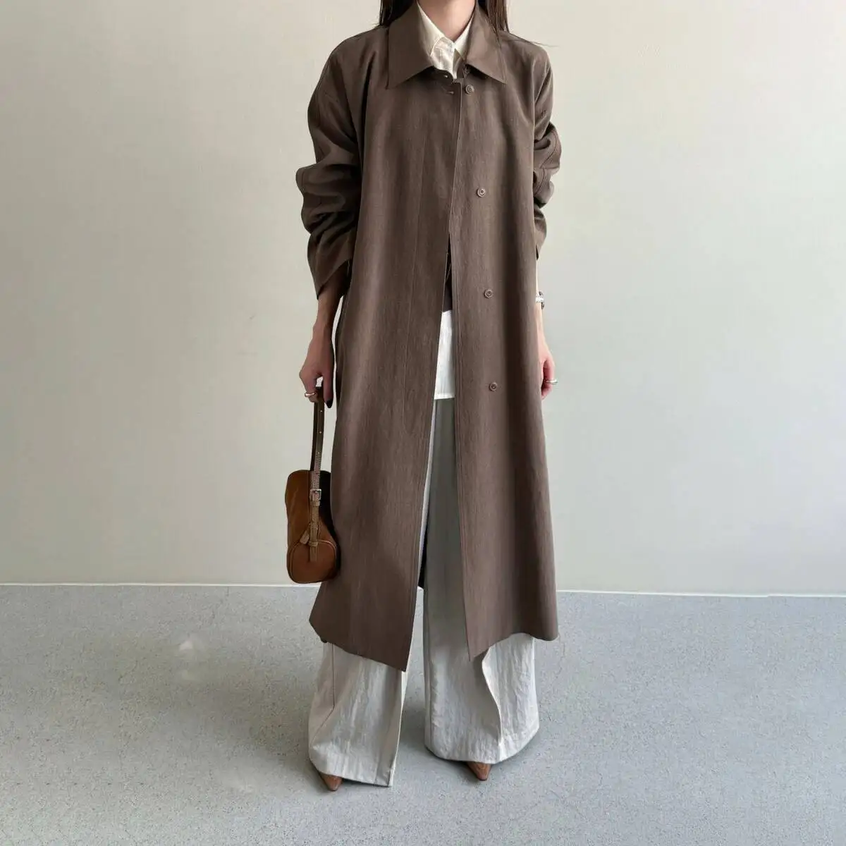 KWTX 2025 معطف نسائي طويل جديد مع طية صدر السترة جيوب بحزام واحدة الصدر ريترو شيك الحد الأدنى ملابس خارجية فاخرة للربيع/الخريف