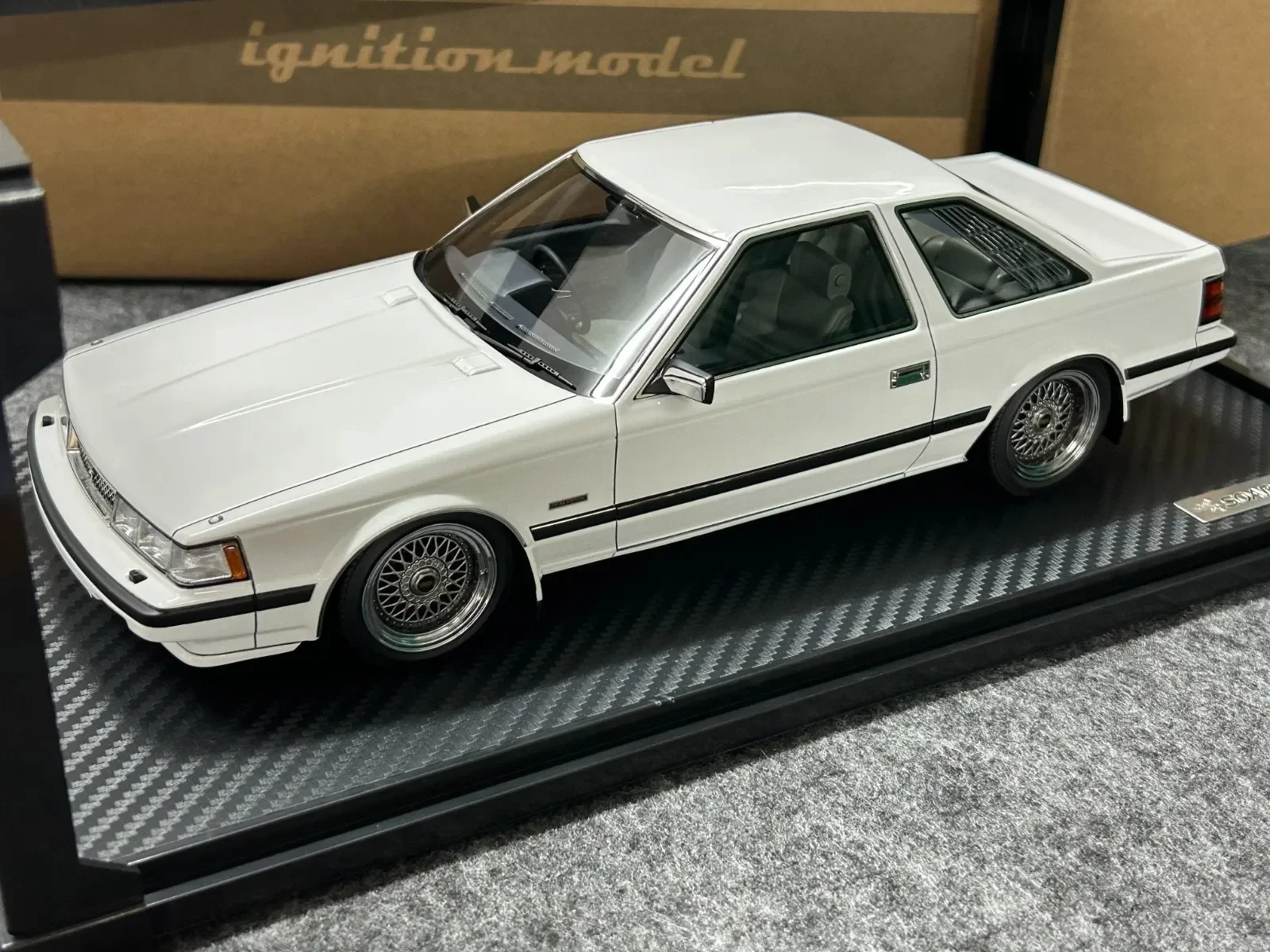 

Ignition Model 1/18 Toyota Soarer 2800GT Extra (Z10) White IG3703